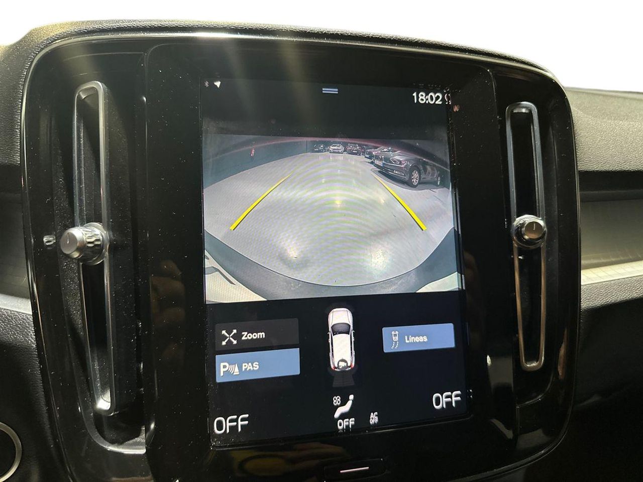 Volvo XC40 Momentum Core T2 - Foto 17