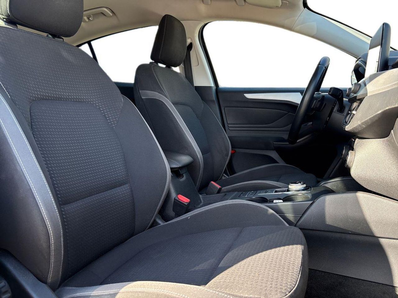 Ford Focus Berlina Trend+ 1.0 EcoBoost 92 kW (125 CV) Aut. 8 vel. - Foto 17