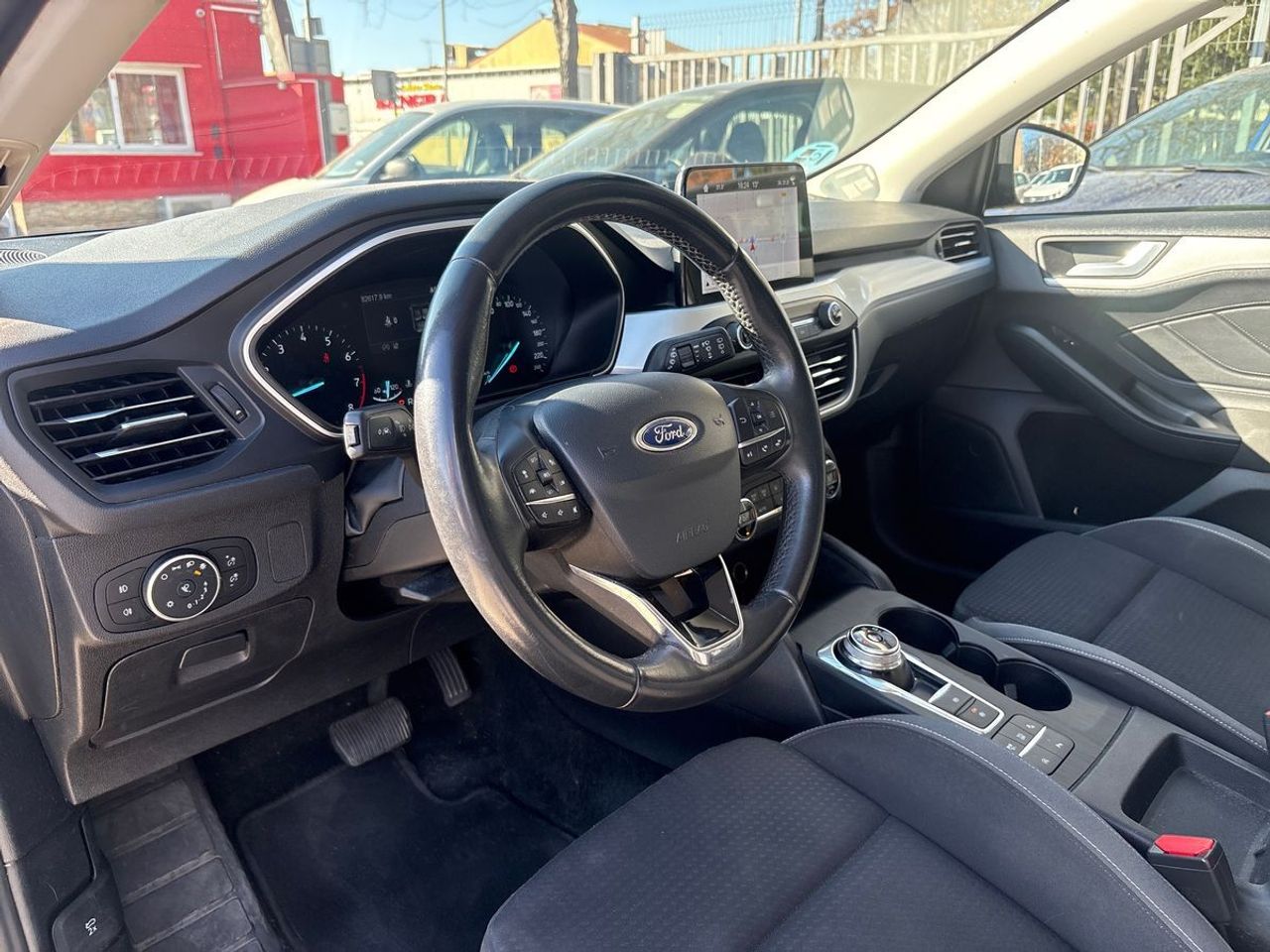 Ford Focus Berlina Trend+ 1.0 EcoBoost 92 kW (125 CV) Aut. 8 vel. - Foto 23