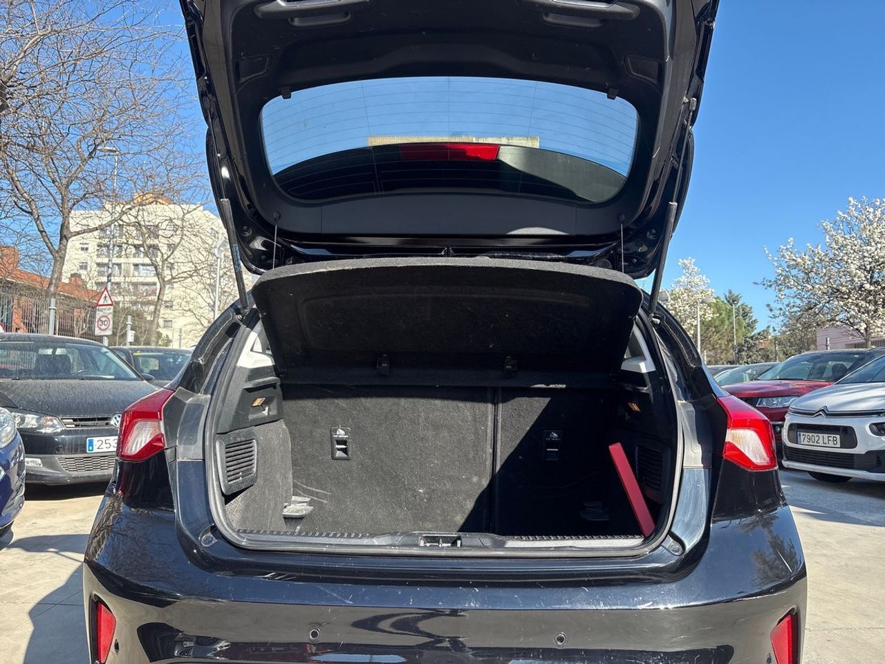 Ford Focus Berlina Trend+ 1.0 EcoBoost 92 kW (125 CV) Aut. 8 vel. - Foto 19