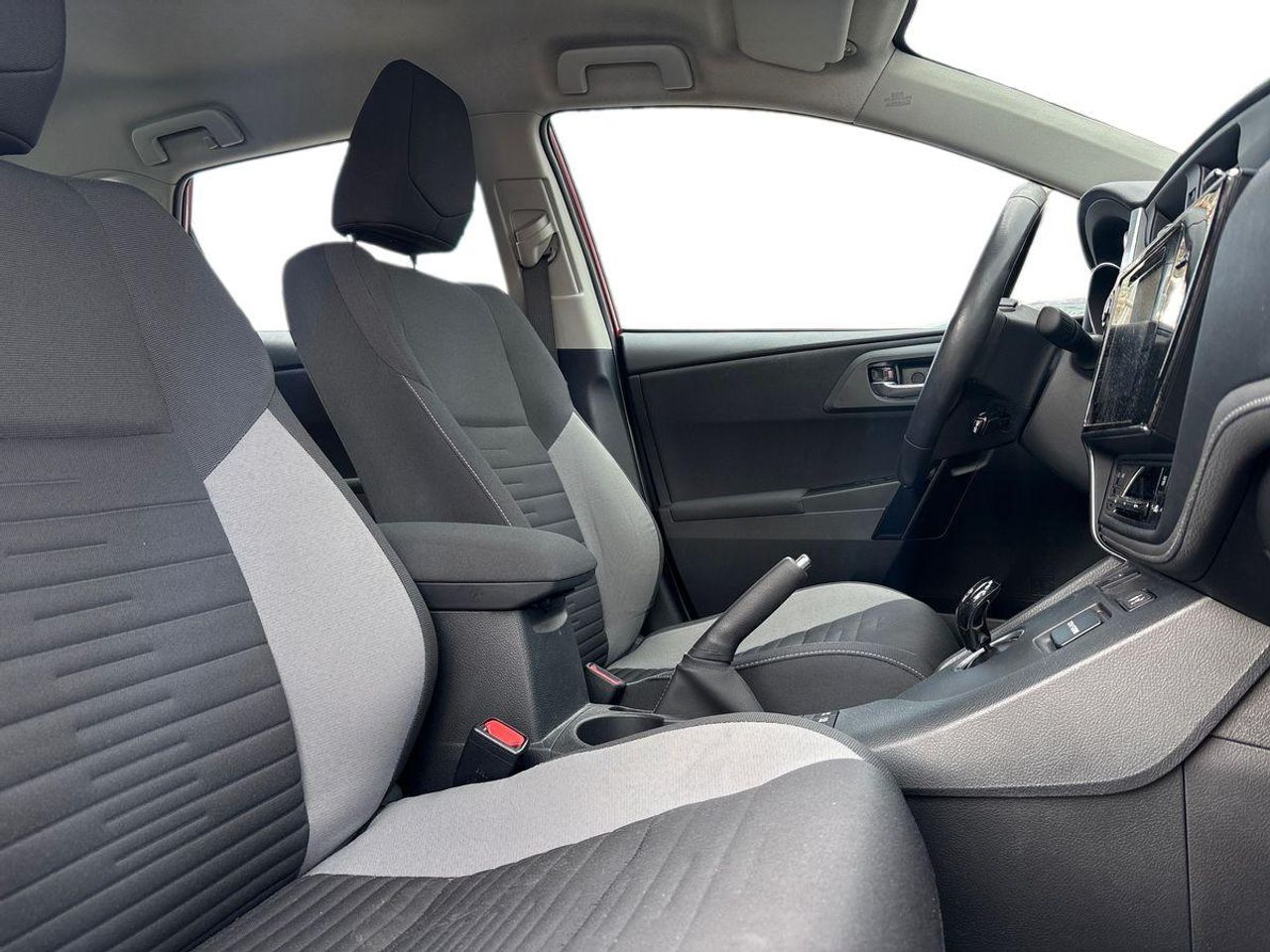 Toyota Auris 1.8 Hybrid Active - Foto 19