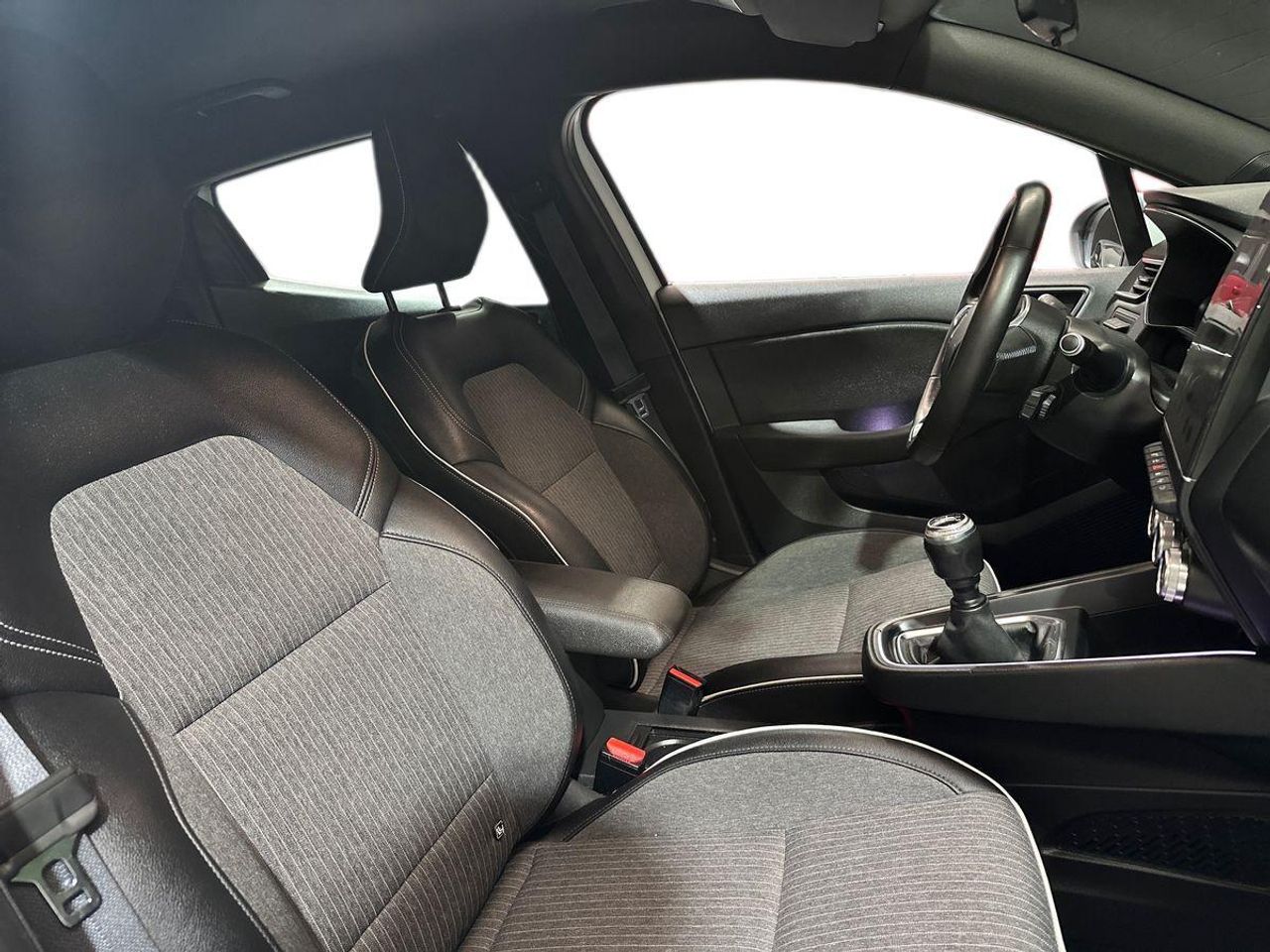 Renault Clio 1.0 TCe Zen - Foto 17