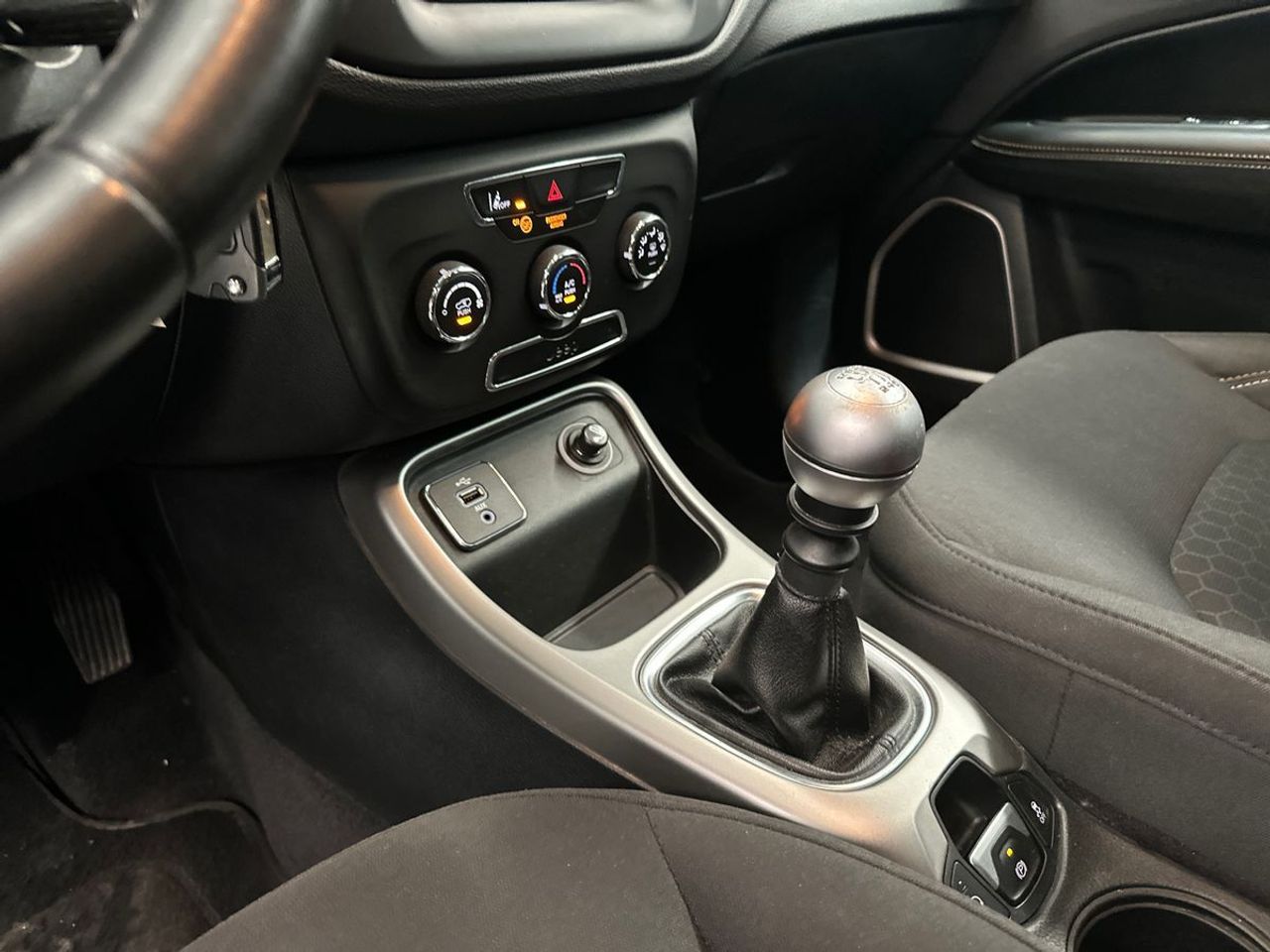 Jeep Compass 1.6 M-Jet Sport FWD - Foto 13