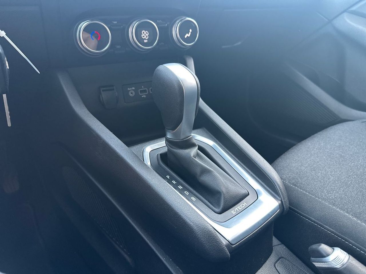 Renault Clio 1.6 Hybrid E-Tech Intens - Foto 13