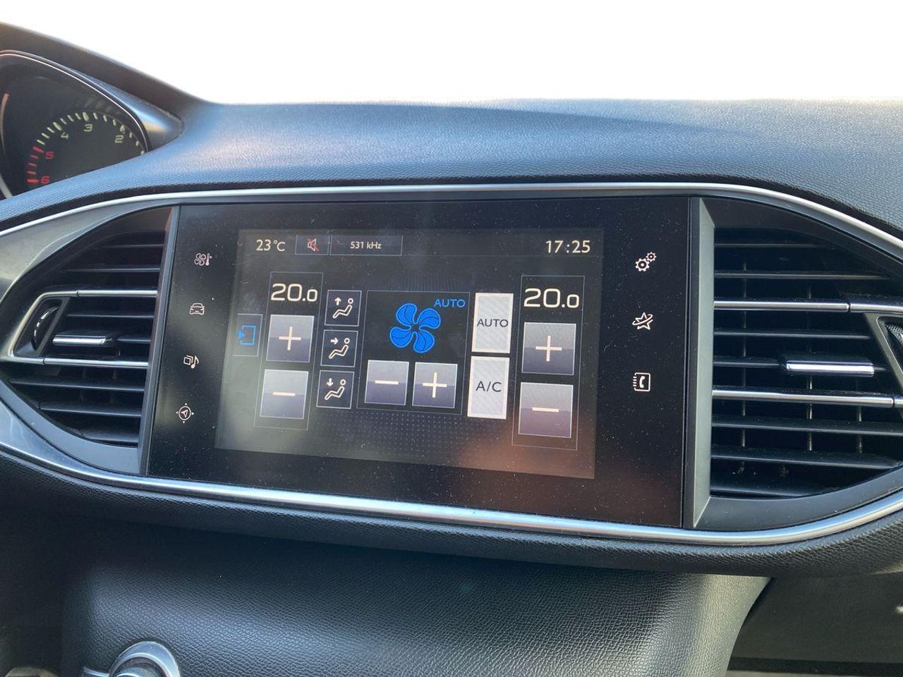 Peugeot 308 Style 1.6 BlueHDi 120 - Foto 16