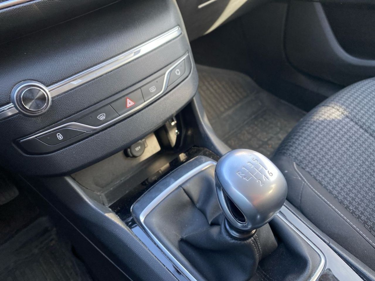 Peugeot 308 Style 1.6 BlueHDi 120 - Foto 13