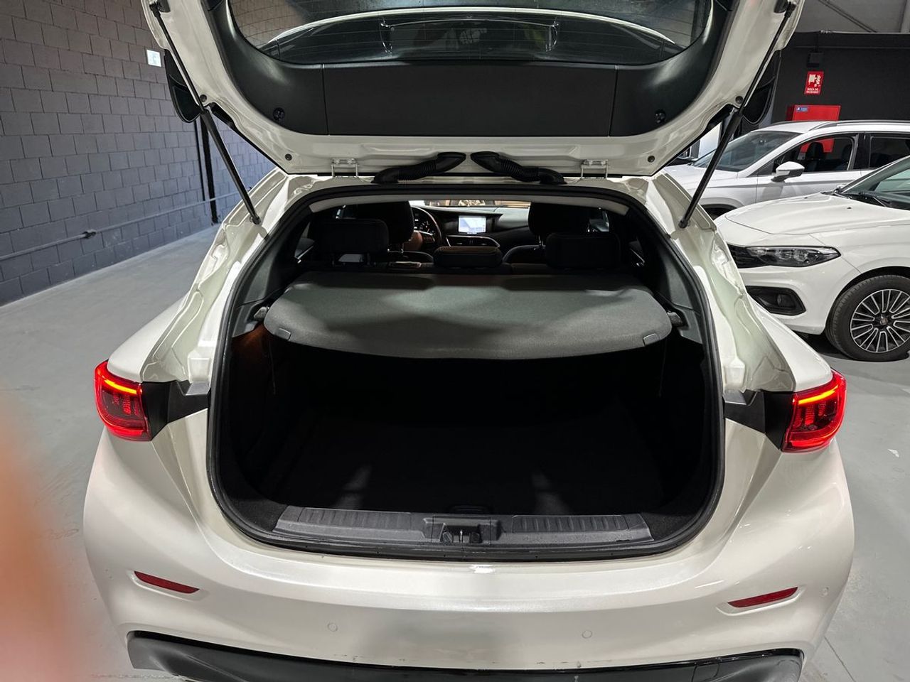 Infiniti Q30 1.6 Premium Tech - Foto 20