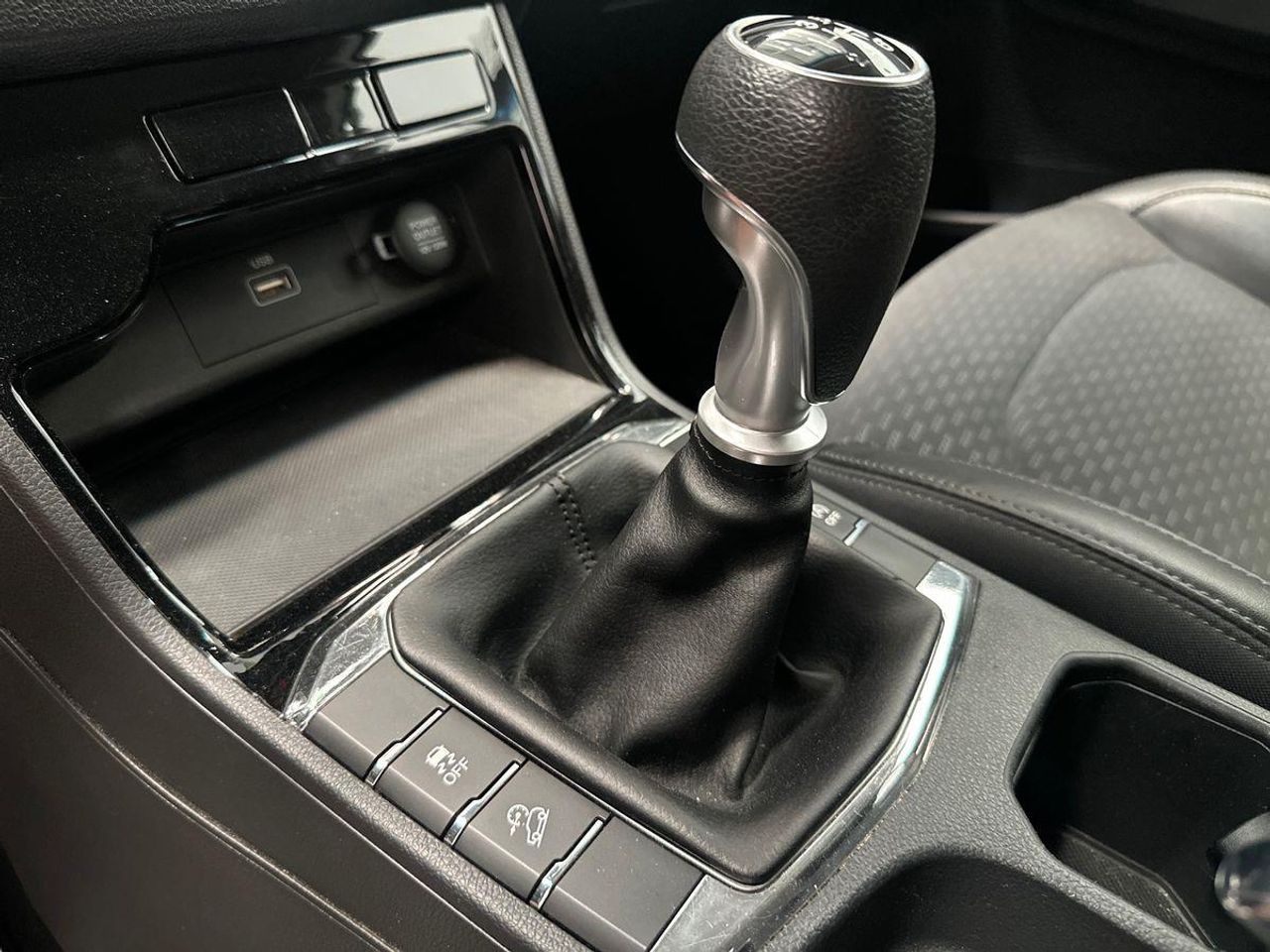 SsangYong Korando G15T Premium - Foto 14