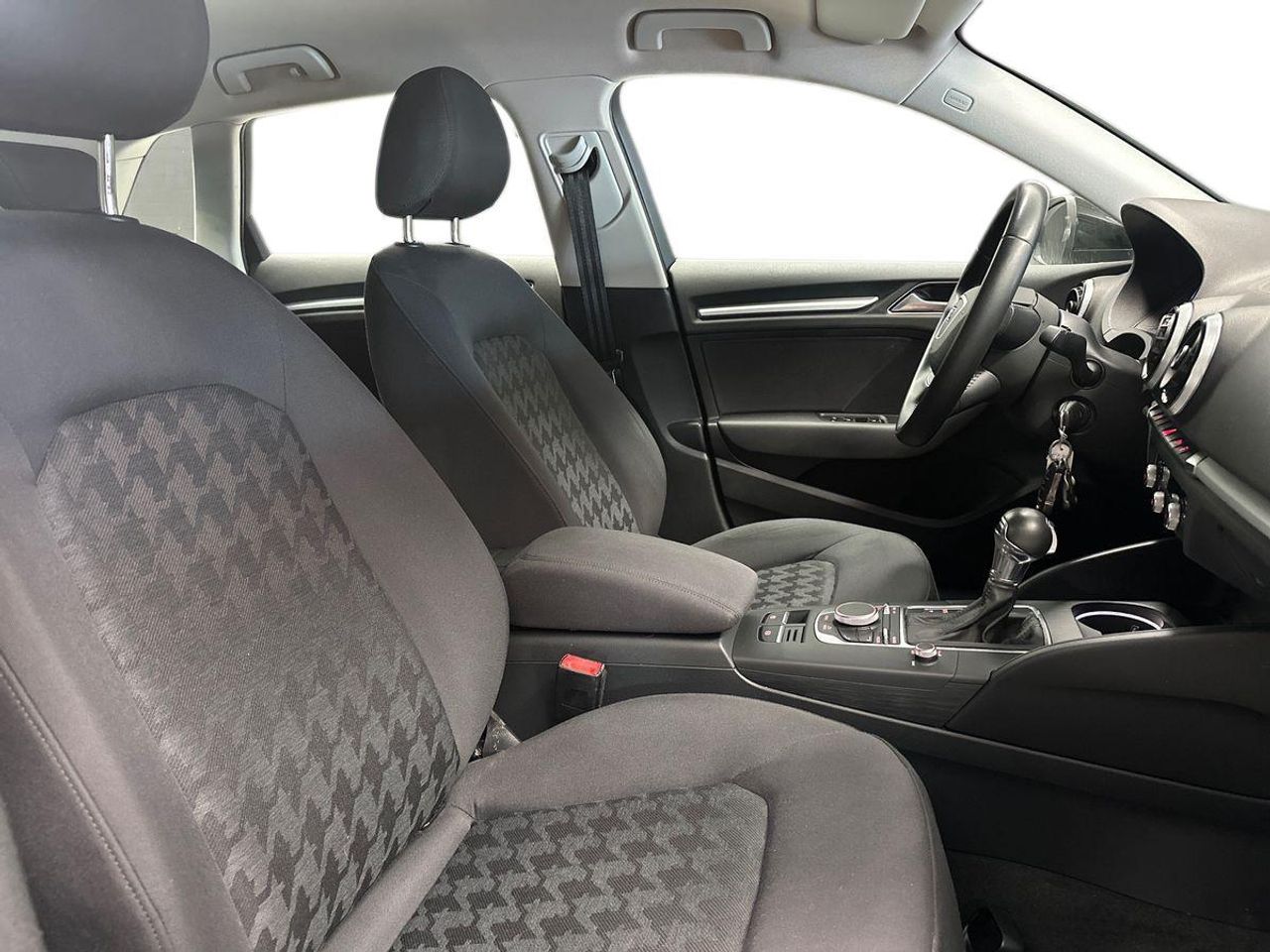 Audi A3 1.6 TDI 110CV clean S tronic Attraction - Foto 18