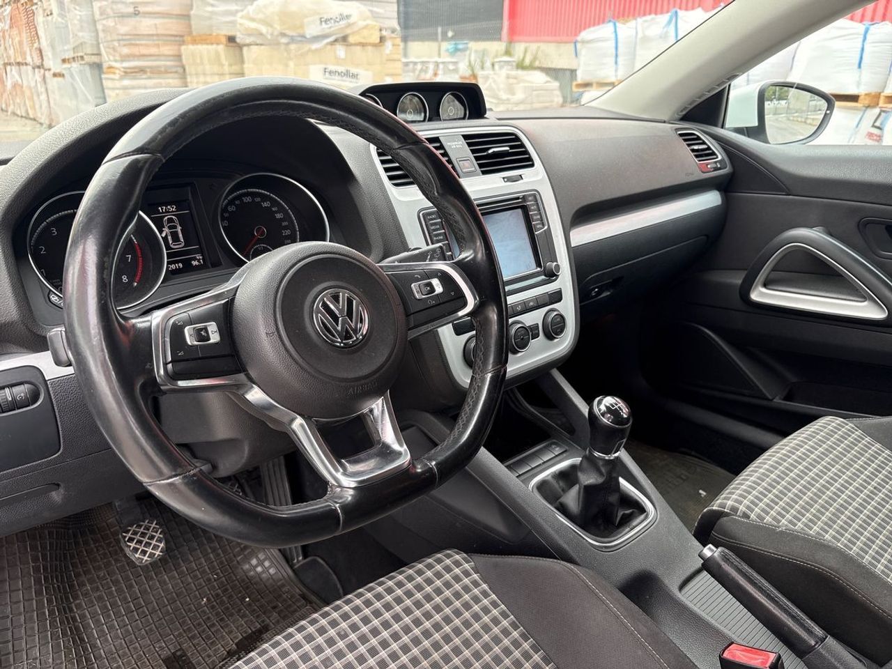 Volkswagen Scirocco R-Line 2.0 TSI 180CV BMT - Foto 24
