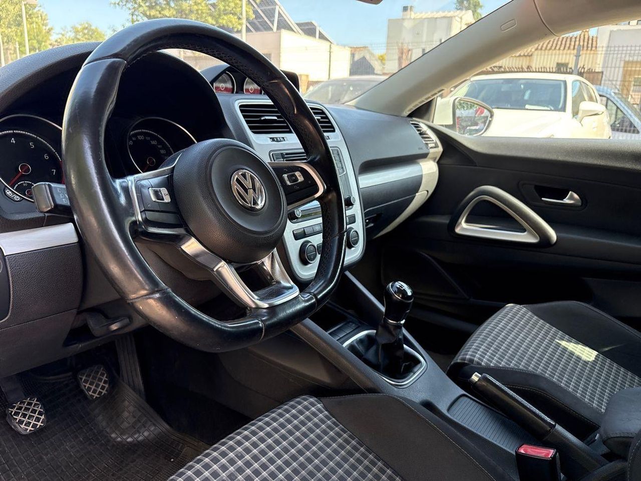 Volkswagen Scirocco R-Line 2.0 TSI 180CV BMT - Foto 22