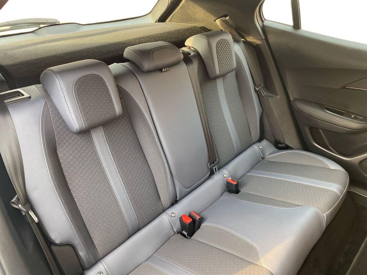 Peugeot 2008 Allure Pack BlueHDI 130 S&S EAT8 - Foto 19