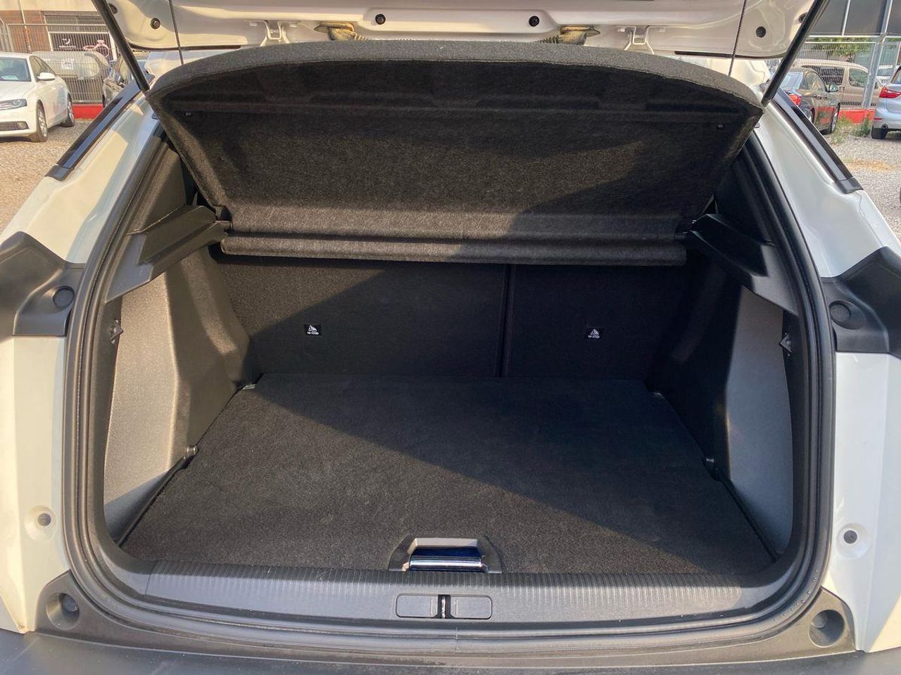 Peugeot 2008 Allure Pack BlueHDI 130 S&S EAT8 - Foto 20