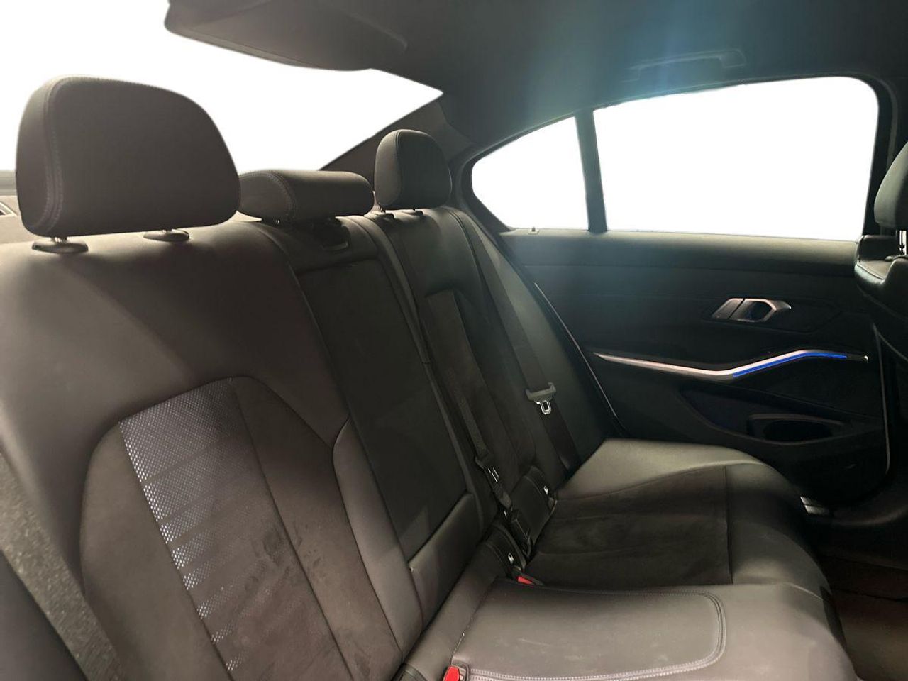 BMW Serie 3 318d Auto. PACK M - Foto 19