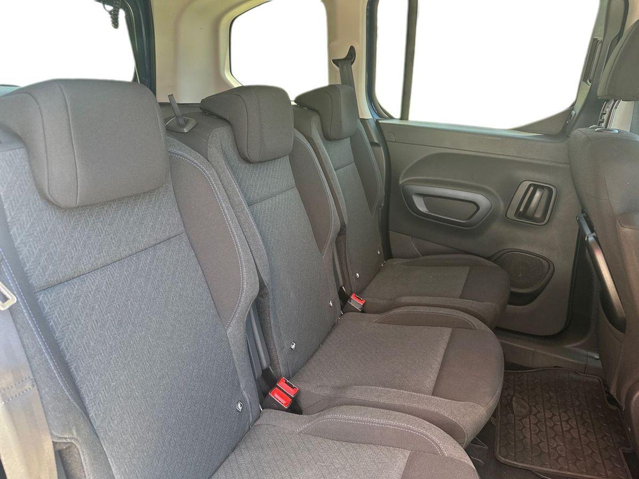 Peugeot Rifter Allure Standard BlueHDi 73kW - Foto 18