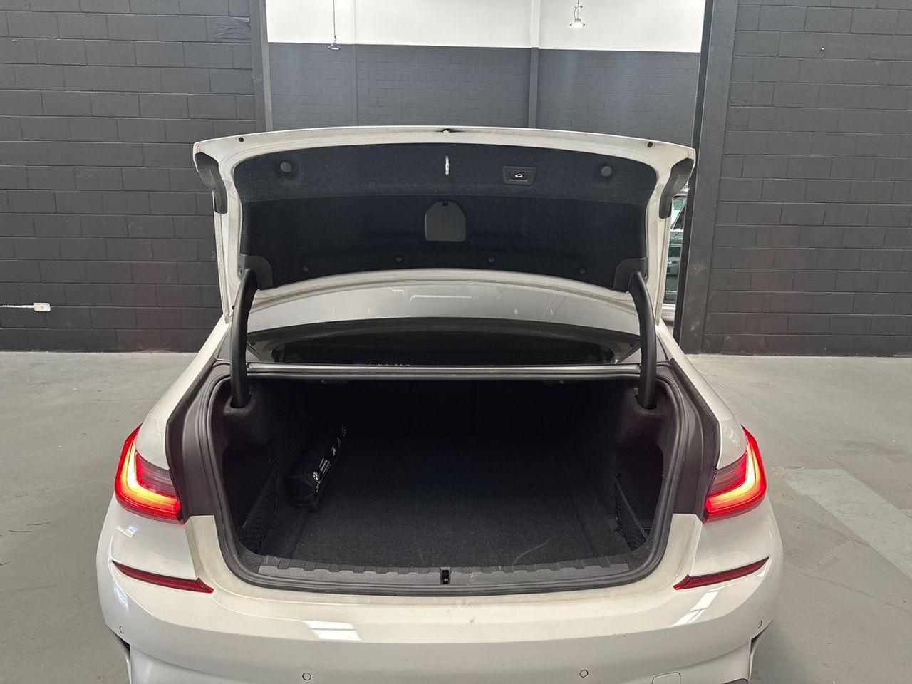 BMW Serie 3 318d Auto. - Foto 19