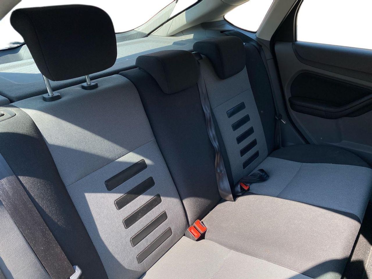 Ford Focus 1.6 TDCi 109 Trend - Foto 18