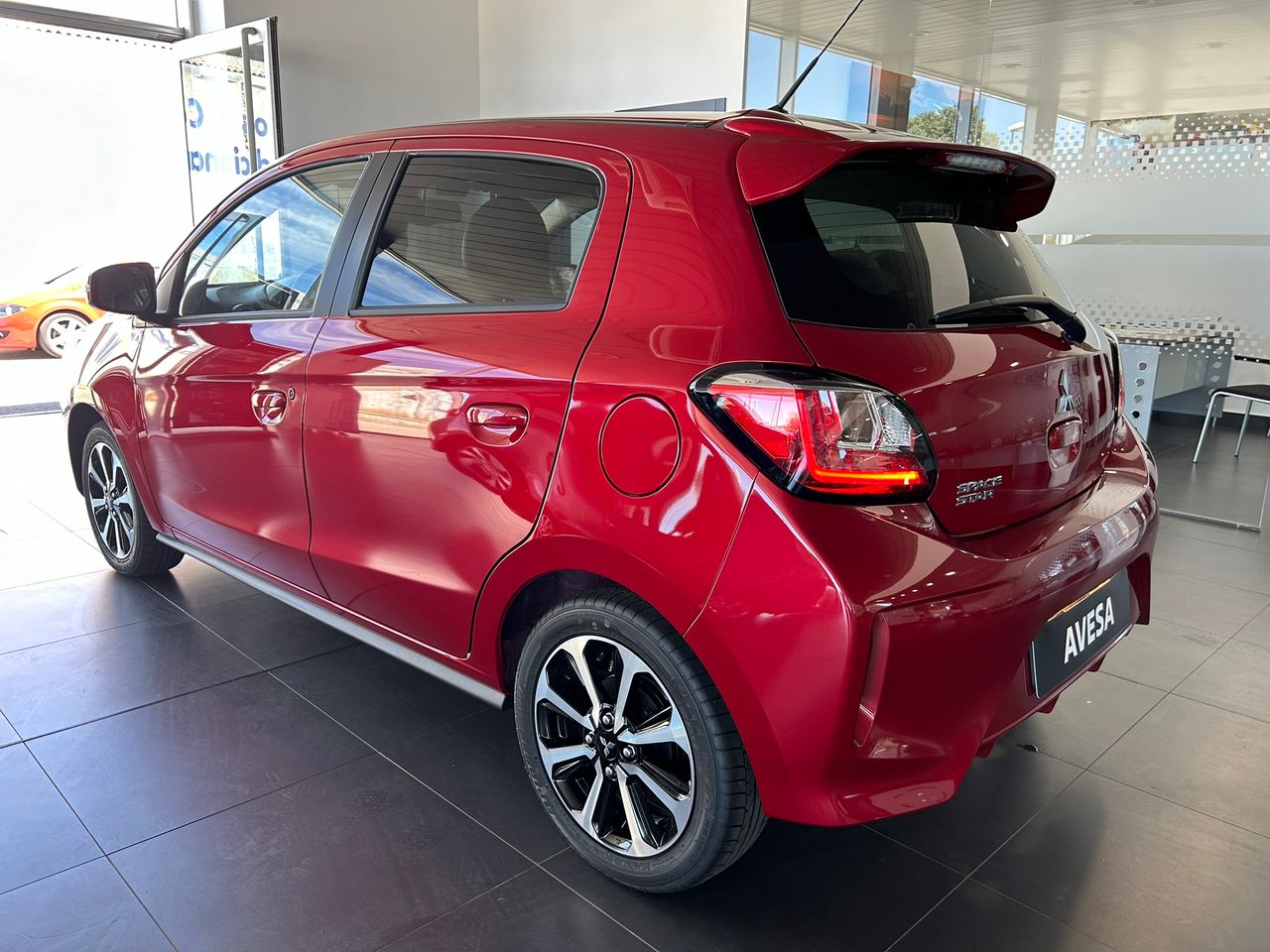 mitsubishi space star 2023 / foto grande (2)
