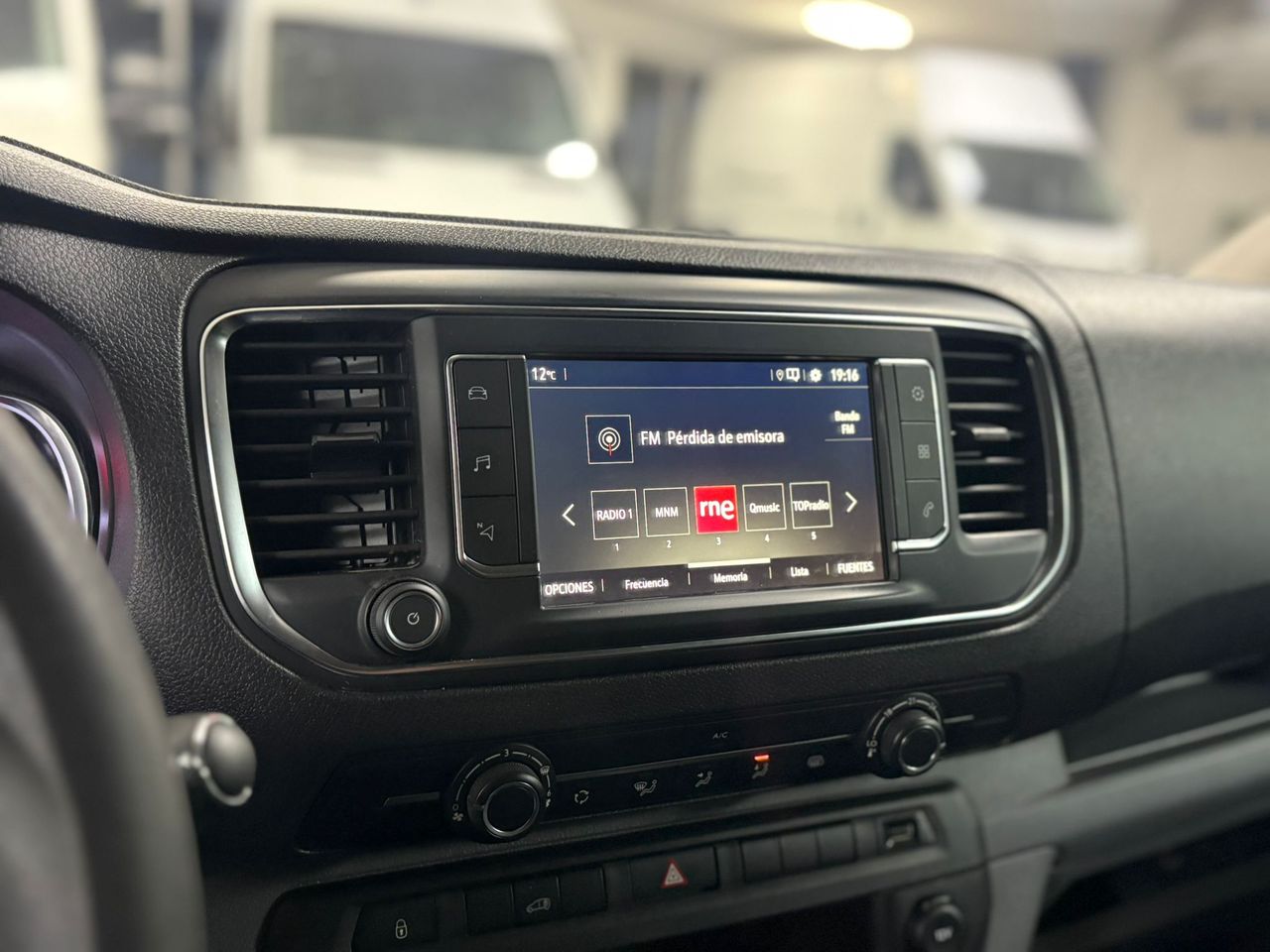 Opel Vivaro 2.0 TURBO 90KW EDITION L3H1 3.1T - foto 28