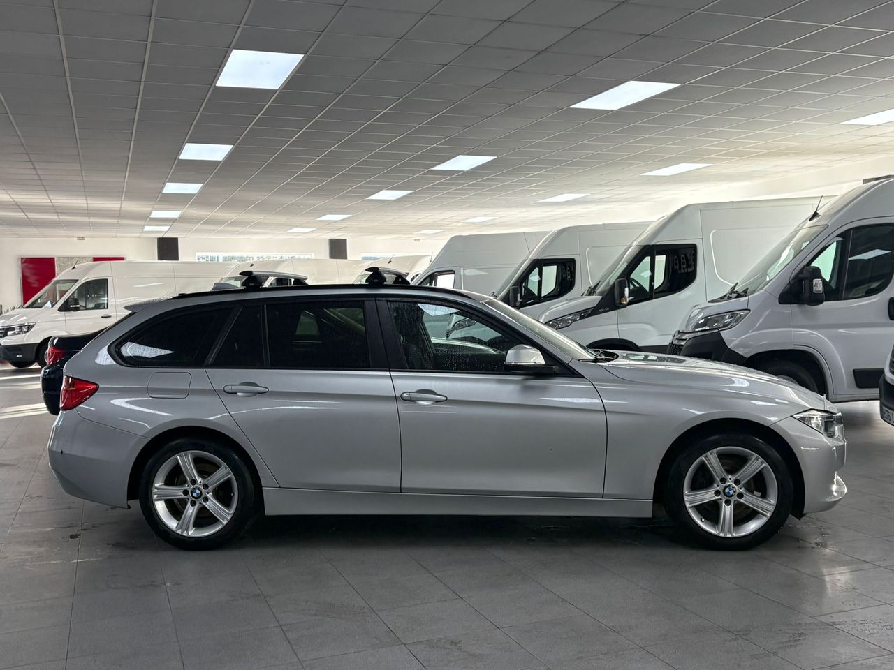 BMW Serie 3 318d TOURING - foto 2