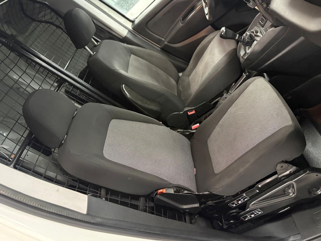 Fiat Fiorino Cargo Base 1.3 Mjet 75cv E5+ Clase 2 - foto 17