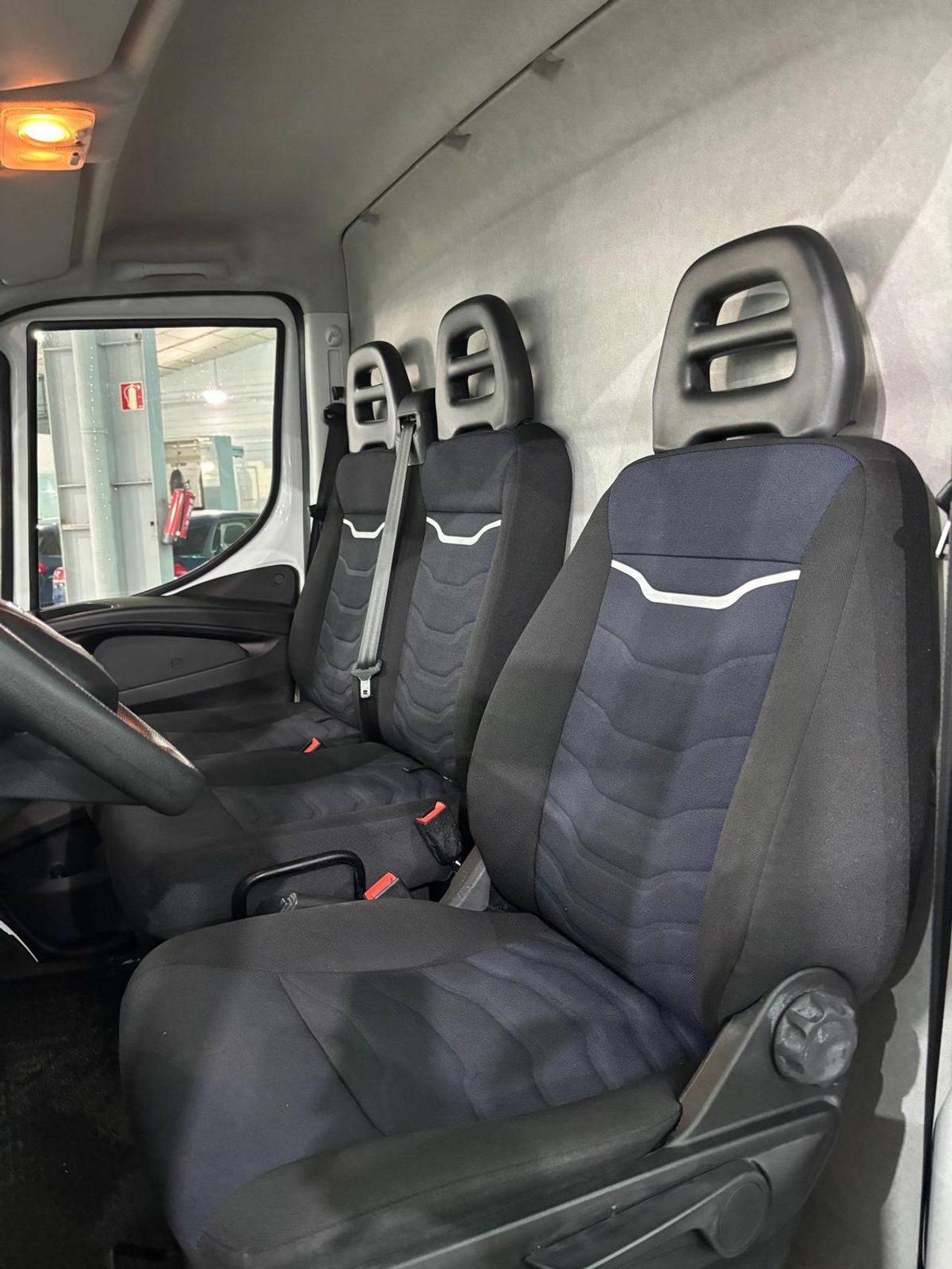 Iveco Daily 35S16	2.3 TD 35S 16 V 3520L/H2 12 M3 - foto 21