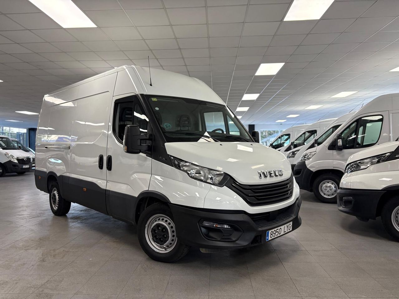 Iveco Daily 35S16	2.3 TD 35S 16 V 3520L/H2 12 M3 - foto 8
