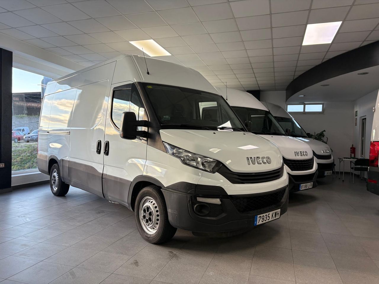 Iveco Daily 35S16	2.3 TD 35S 16 V 3520L/H2 12 M3 - foto 3