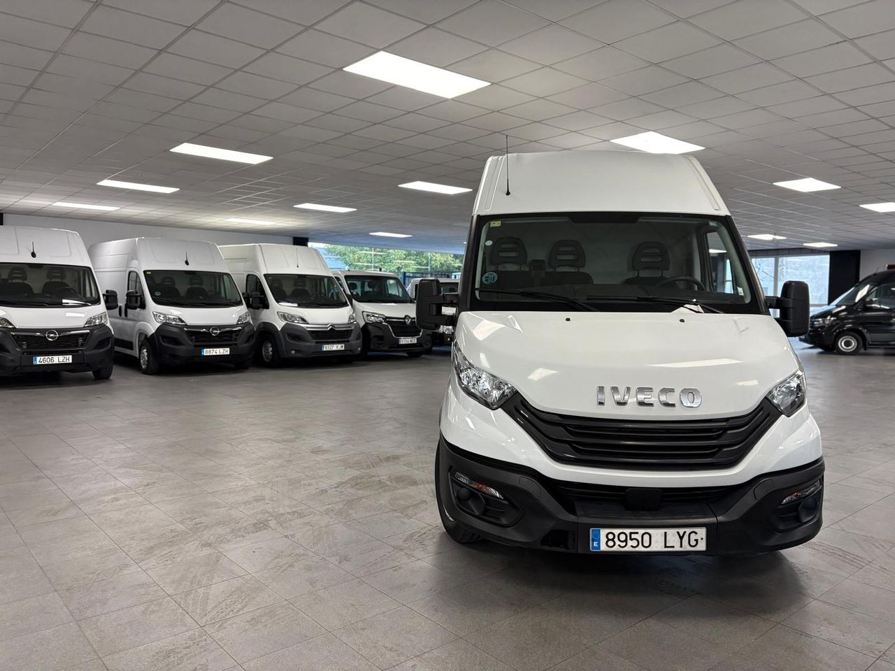 Iveco Daily 35S16	2.3 TD 35S 16 V 3520L/H2 12 M3 - foto 7