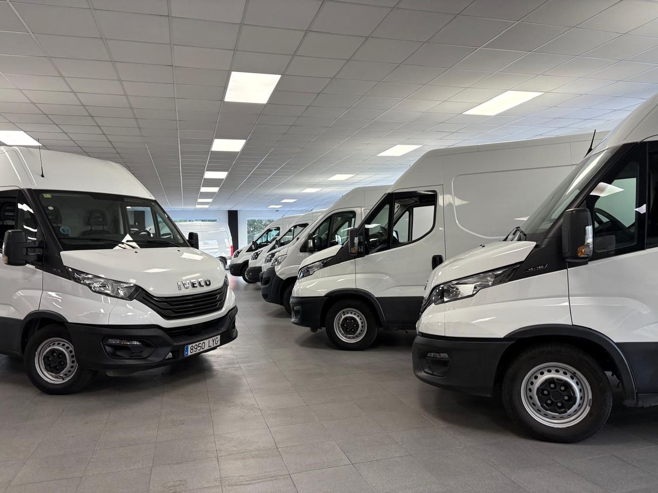 Iveco Daily 35S16	2.3 TD 35S 16 V 3520L/H2 12 M3 - foto 27