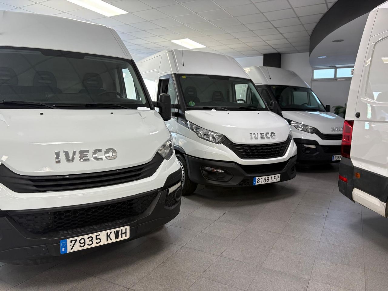 Iveco Daily 35S16	2.3 TD 35S 16 V 3520L/H2 12 M3 - foto 6