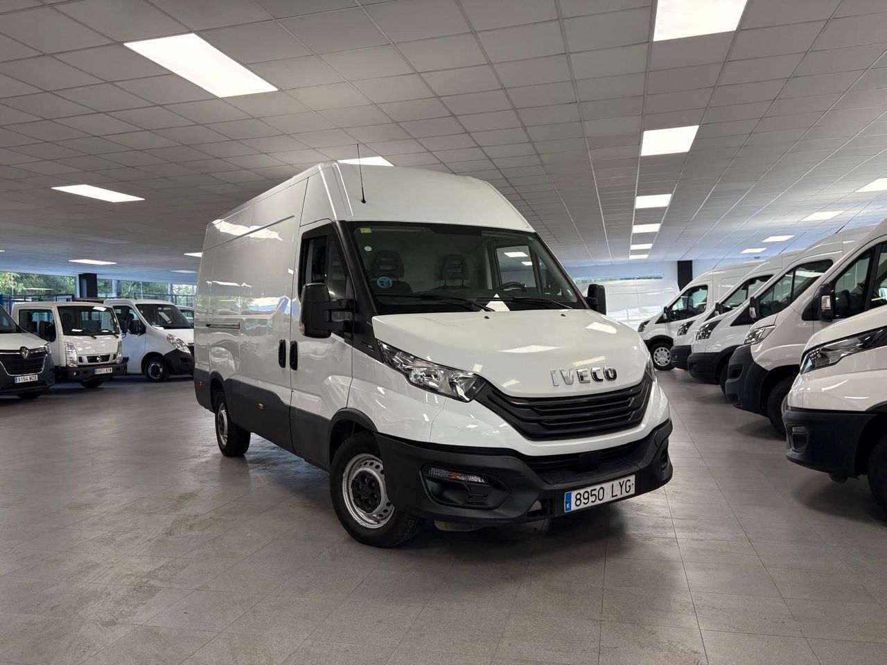 Iveco Daily 35S16	2.3 TD 35S 16 V 3520L/H2 12 M3 - foto 2