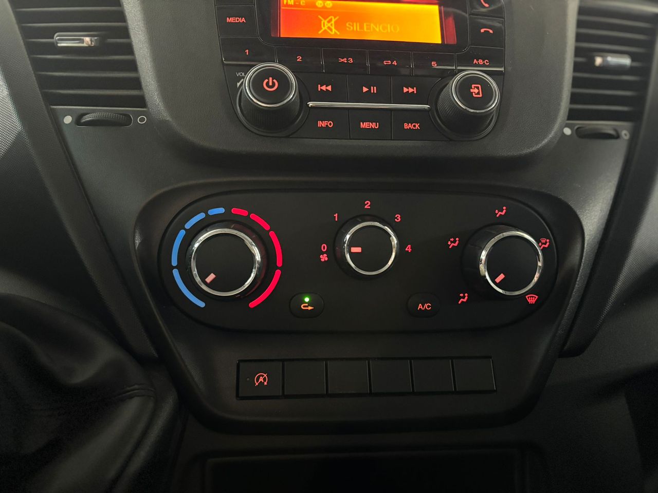 Iveco Daily 35S16	2.3 TD 35S 16 V 3520L/H2 12 M3 - foto 14