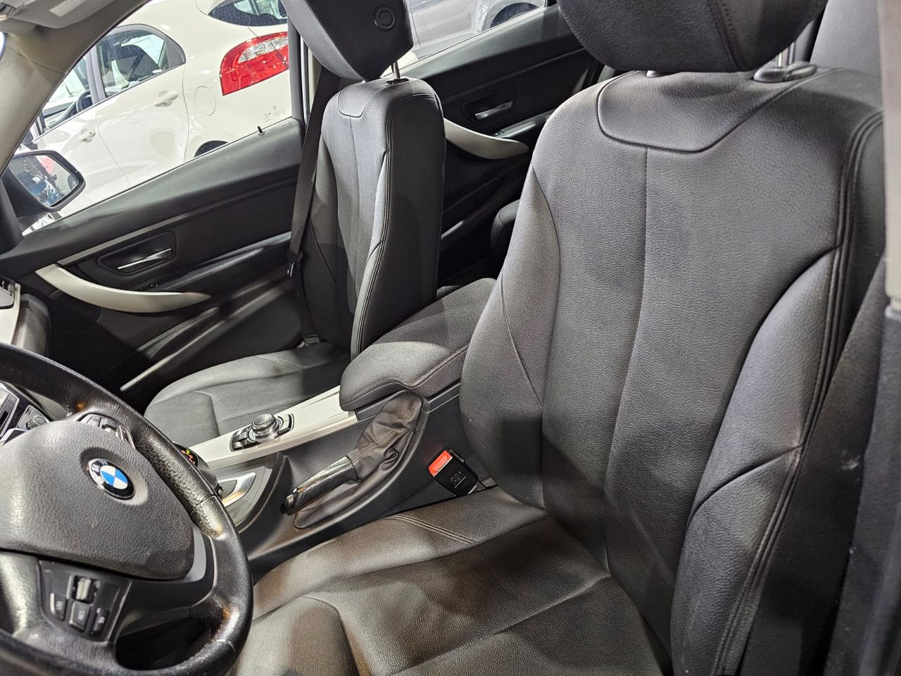 BMW Serie 3 TOURING 318D - foto 8