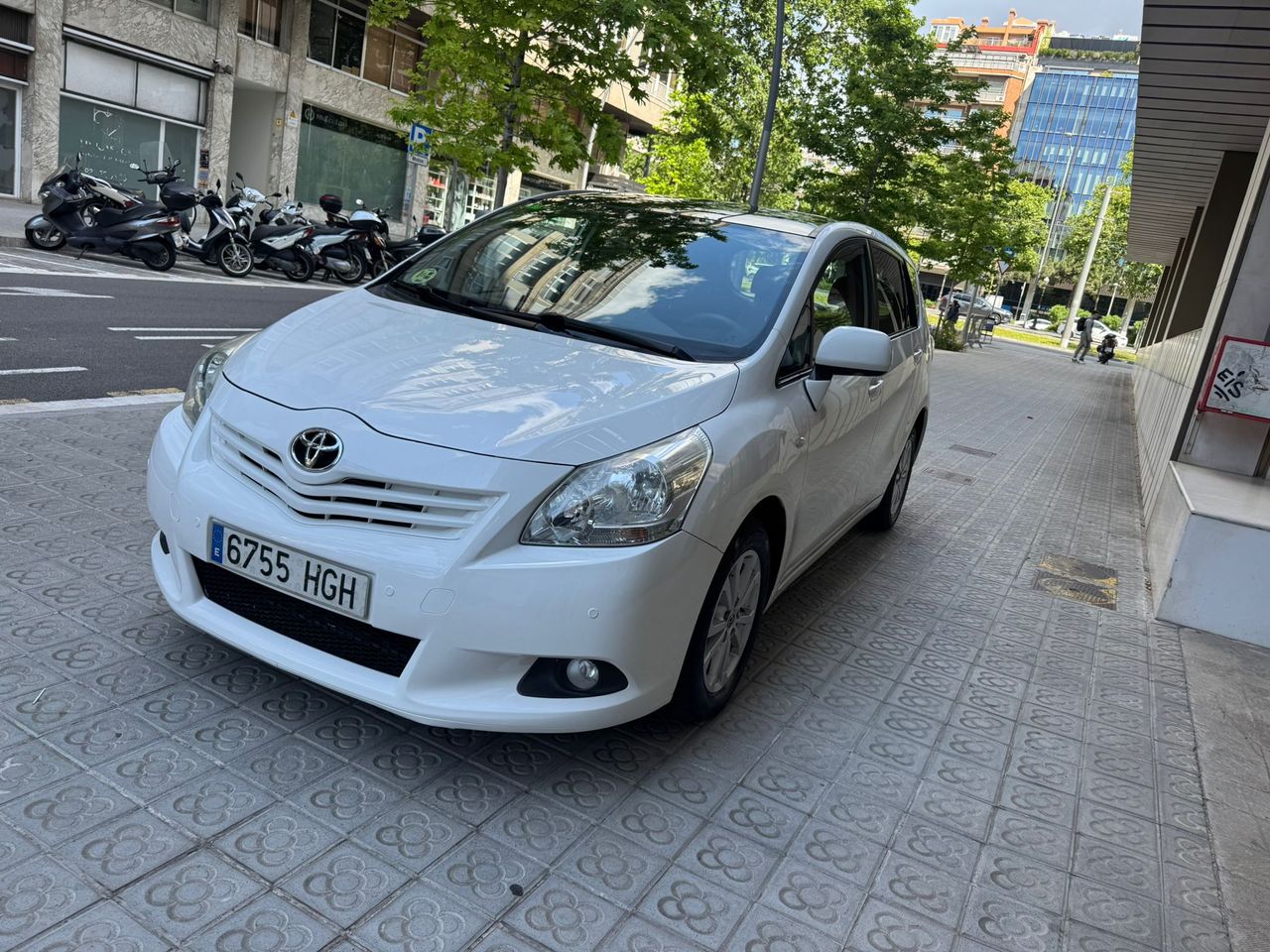 Foto toyota verso 2011 /