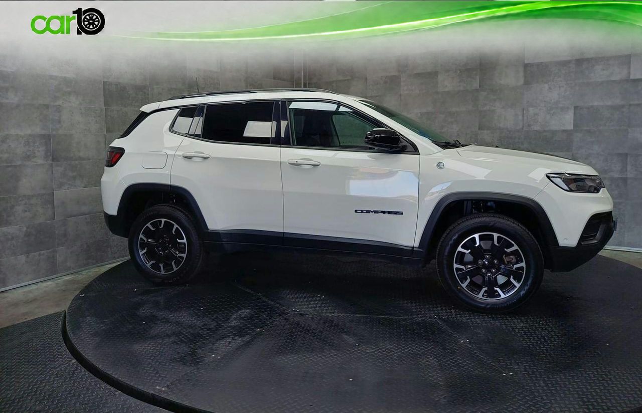 Jeep Compass 4Xe 1.3 PHEV 177kW Trailhawk AT AWD  - Foto 4