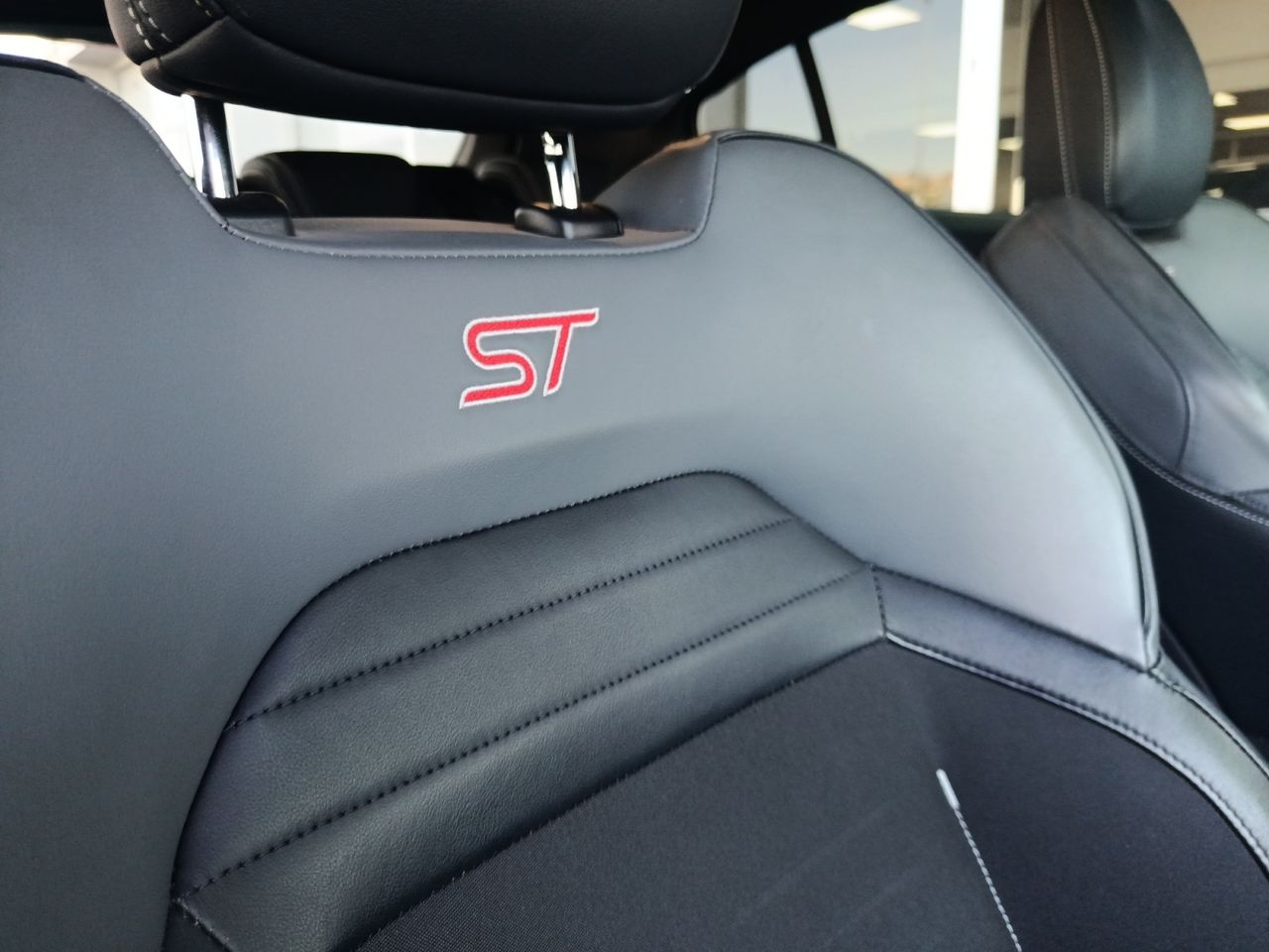 Ford Focus 2.3 Ecoboost 206kW ST 3  - Foto 11