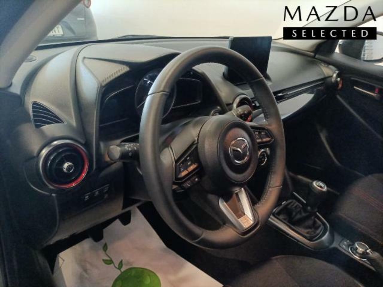 mazda 2 2023 / foto grande (3)