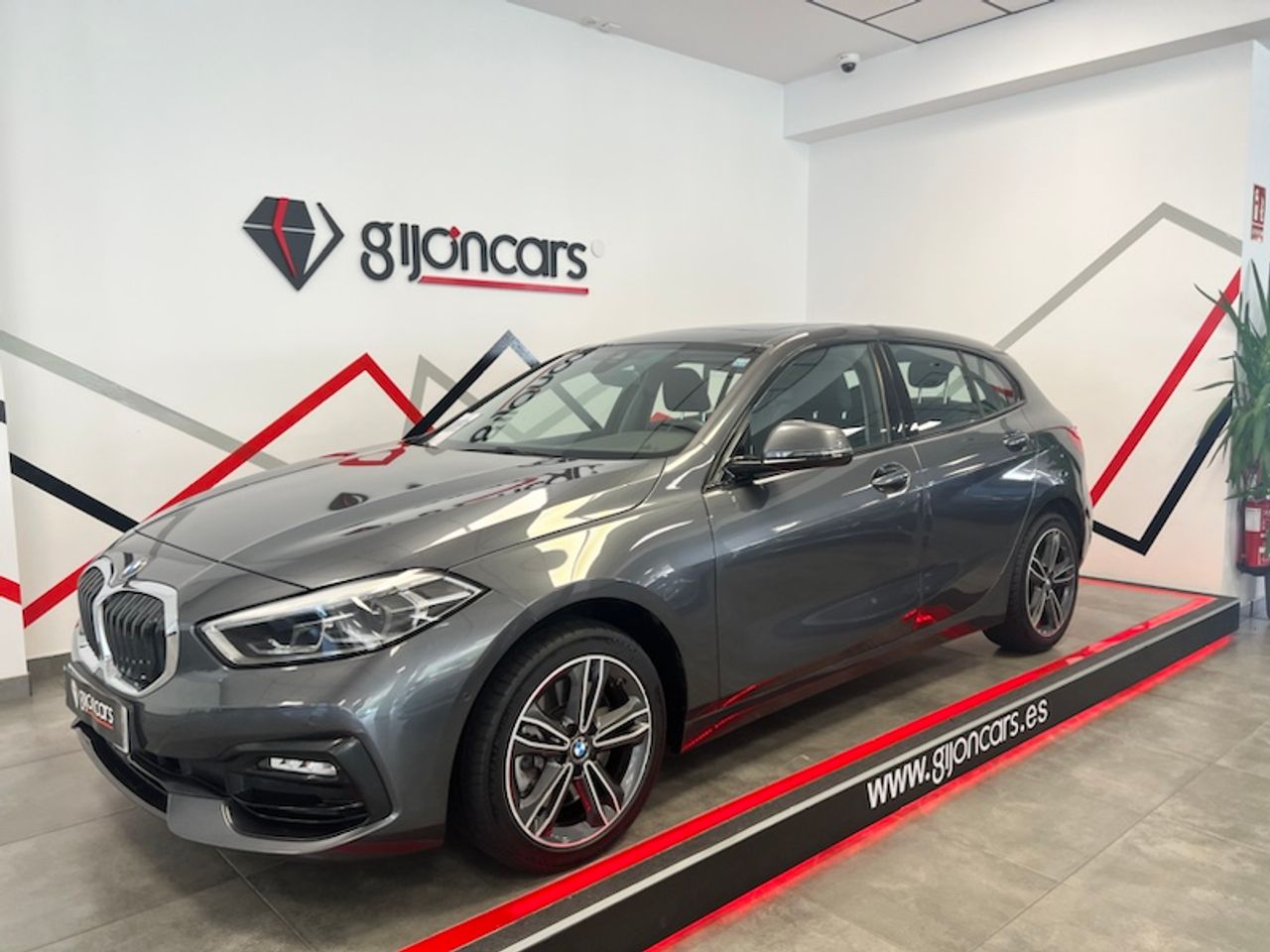 Foto bmw serie 1 2020 /