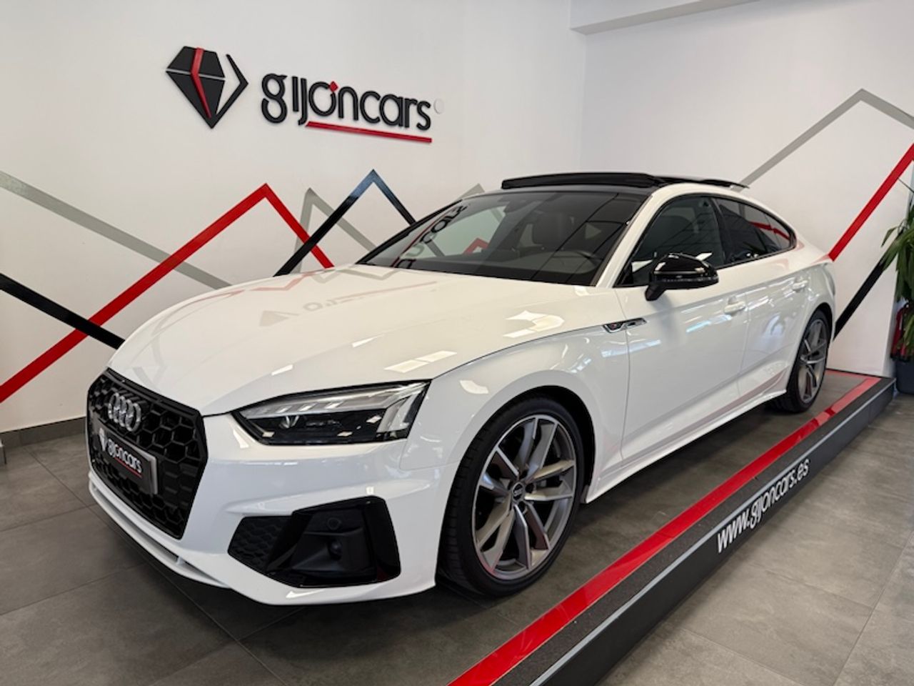 audi a5 2021 /