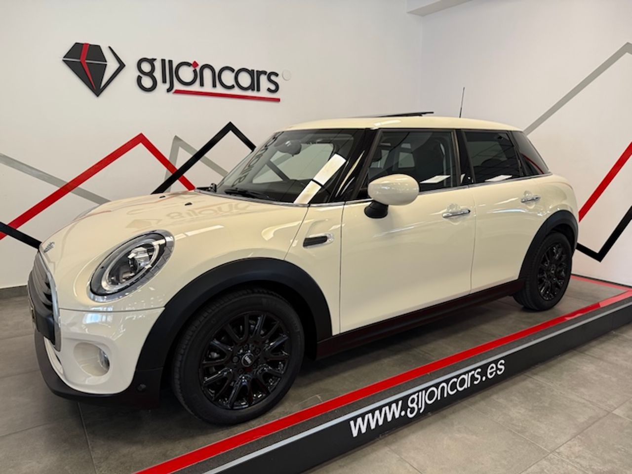 mini mini 2019 /