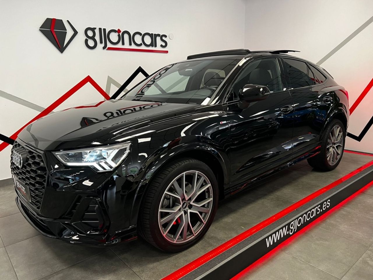 audi q3 2021 /