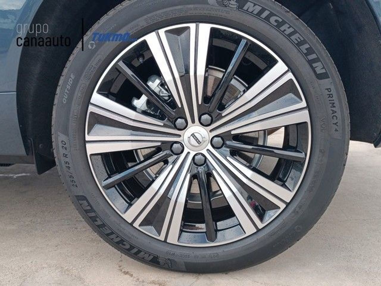 Volvo XC60 B5 G MHEV Essential AWD Auto 184 kW (250 CV) - Foto 2