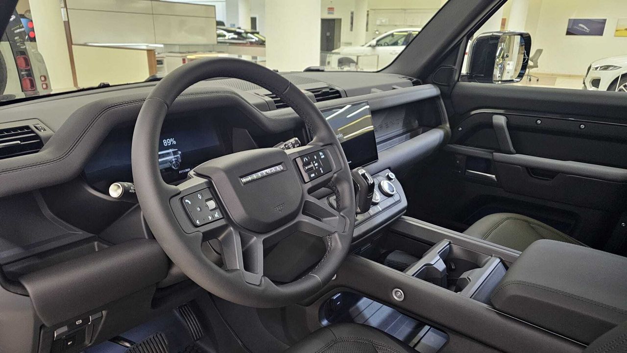 Land-Rover Defender PHEV 300CV X-Dynamic SE  - Foto 2
