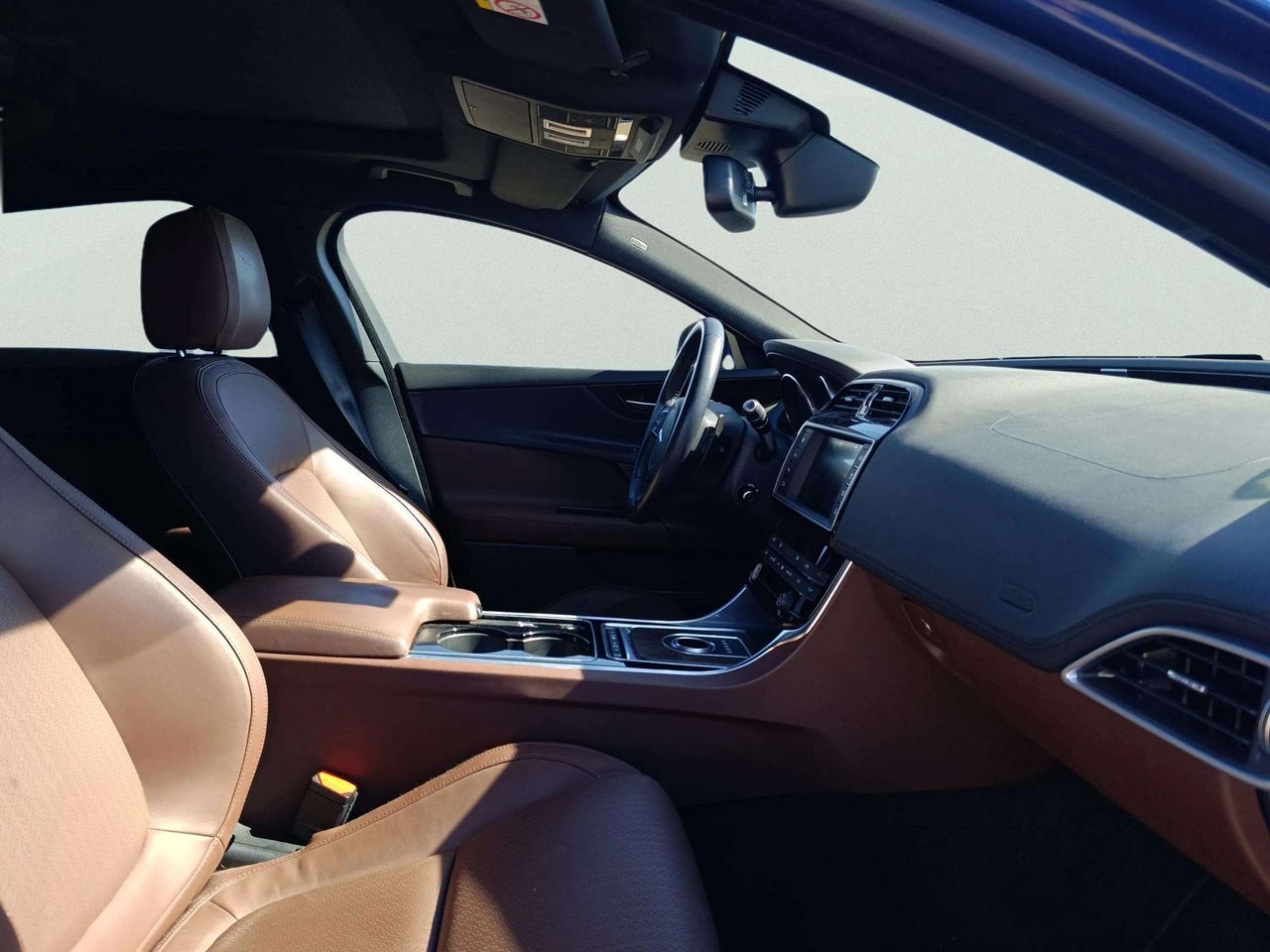 Jaguar XE 2.0 Diesel Portfolio RWD Auto 132 kW (180 CV) - Foto 2