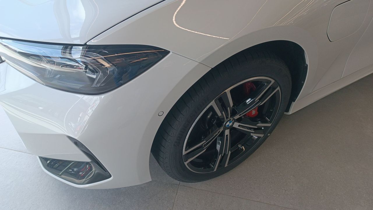 BMW Serie 3 330e xDrive Touring 215 kW (292 CV) - Foto 2