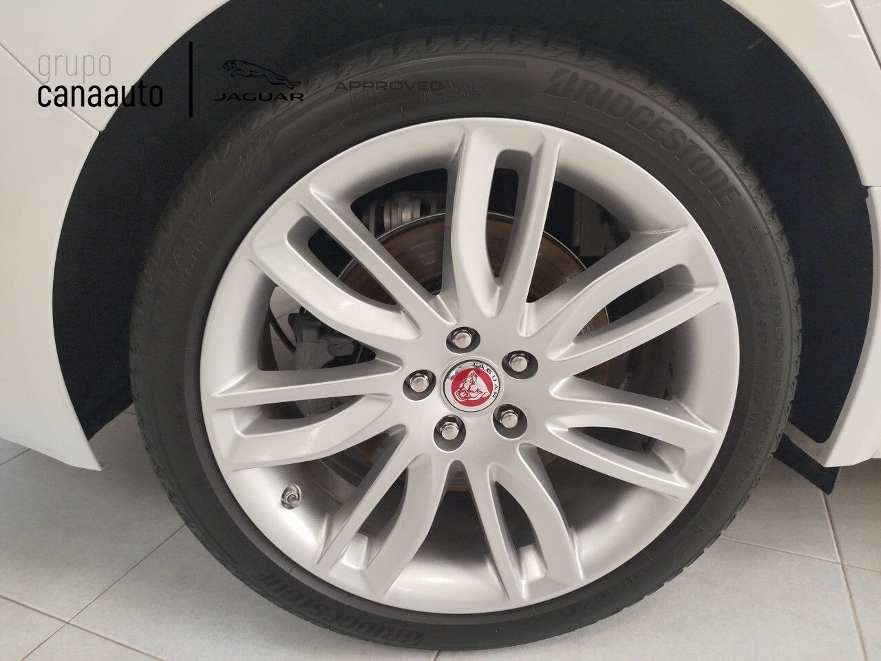 Jaguar XF 2.0D R-Sport Auto 4WD 132 kW (180 CV)  - Foto 2