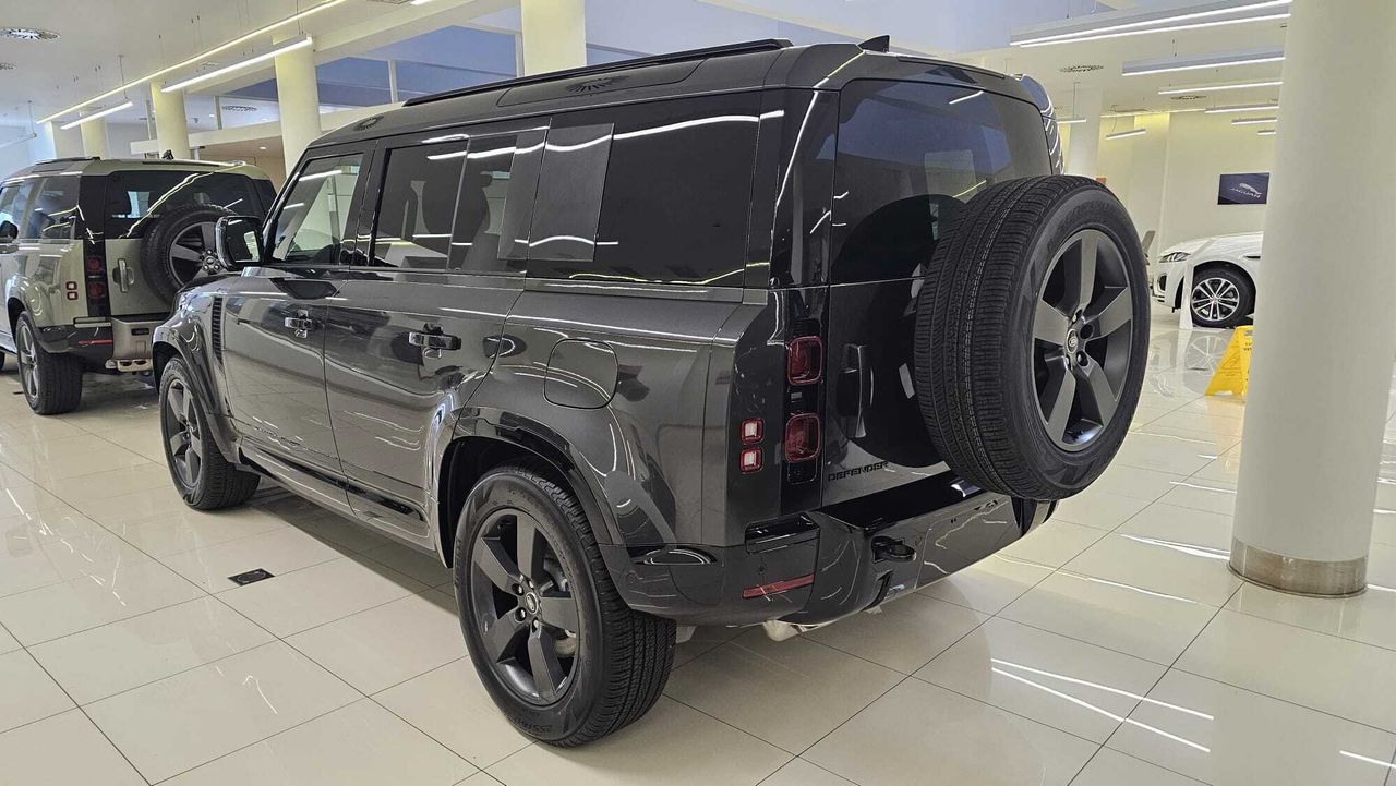 Land-Rover Defender PHEV 300CV X-Dynamic SE  - Foto 2