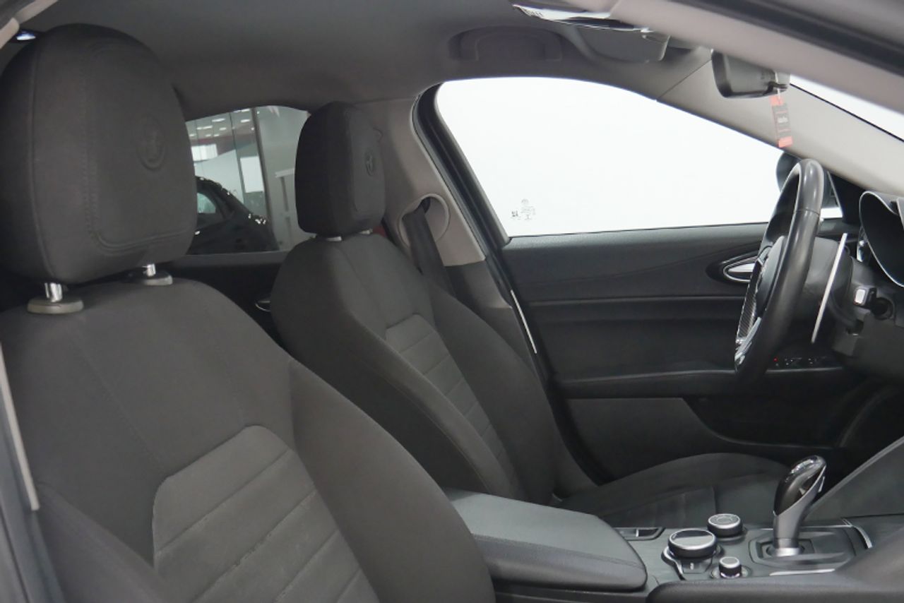 Imagen extra de Alfa Romeo Giulia 2.0 Gasolina 147kW (200CV) Giulia AT
