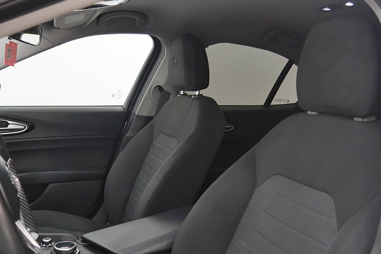 Imagen extra de Alfa Romeo Giulia 2.0 Gasolina 147kW (200CV) Giulia AT